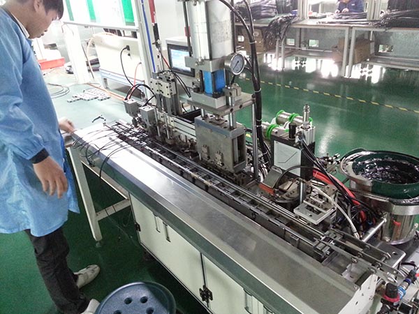 Automatic Stripping, Soldering Machine For Micro USB Cable Automatic Stripping, Soldering Machine For Micro USB Cable